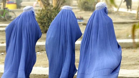 السنغال تمنع النساء المسلمات من لبس البرقع