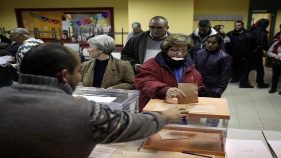 الإسبان يصوتون في انتخابات وطنية لا يمكن التنبؤ بها
