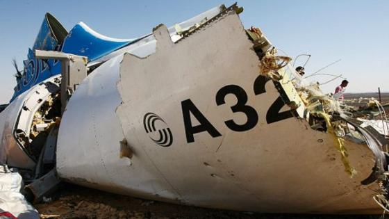 وزير الخارجية البريطاني يرجح سبب تحطم الطائرة الروسية “عبوة ناسفة”