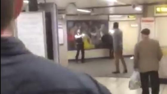 فيديو | لحظة طعن 3 بريطانيين من قبل إرهابي في محطة مترو