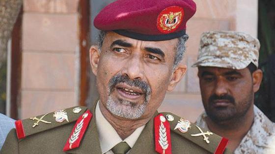 الحوثيين ينقلون وزير الدفاع الصبيحي إلى مسقط تمهيداً للإفراج عنه